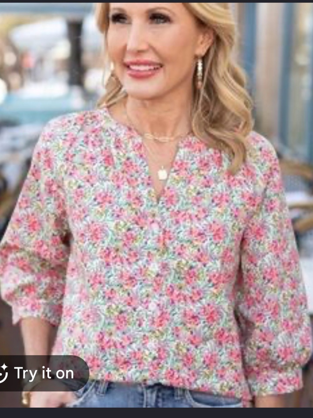 Avara
vibrant ditsy-floral print blouse size medium